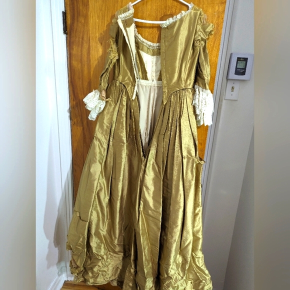 Gold Sleeve Gown louix XIV, period costum - Picture 7 of 9